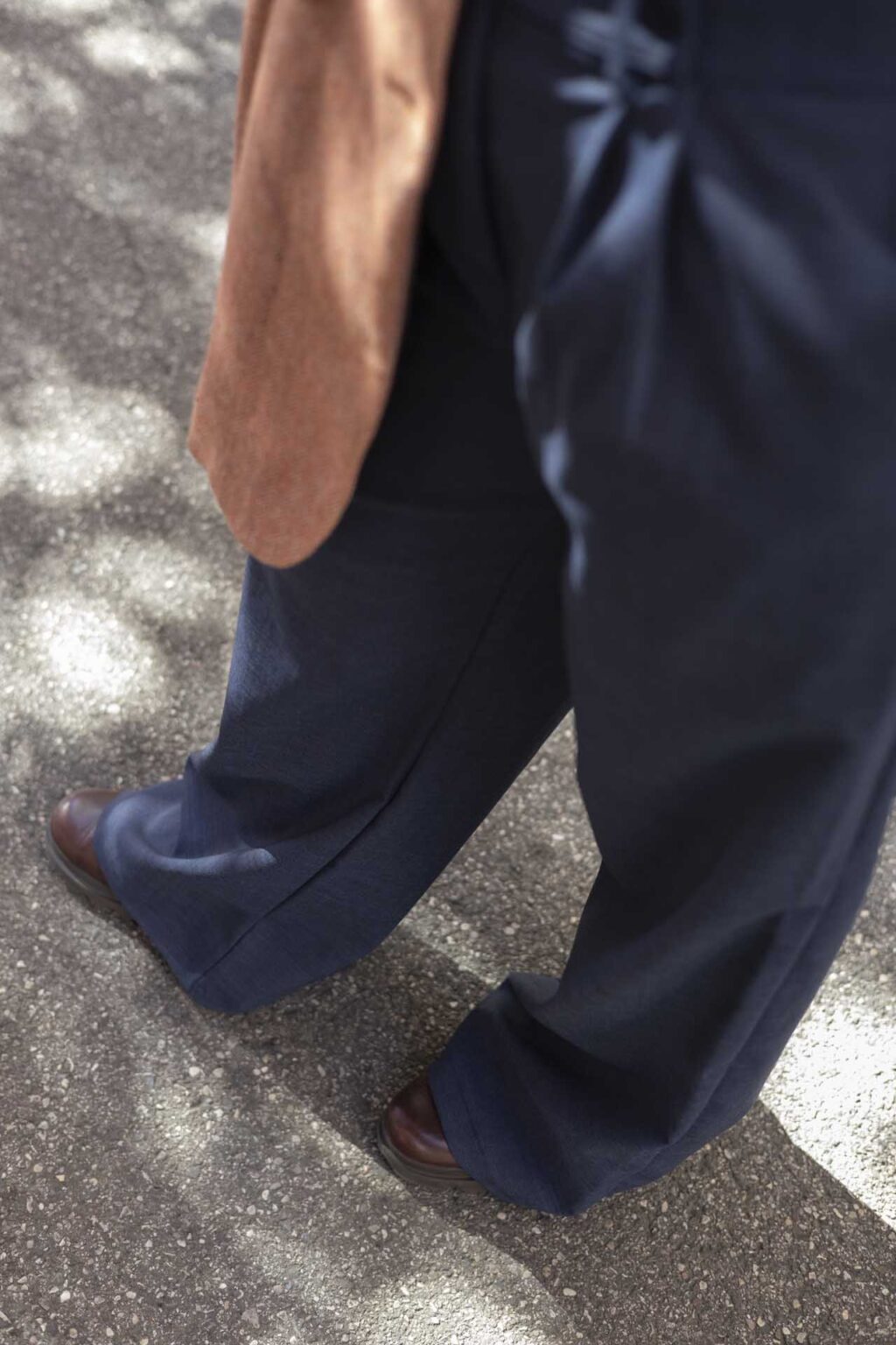 Pantalone taglio maschile pieghe fresco lana blu 068 misstufi