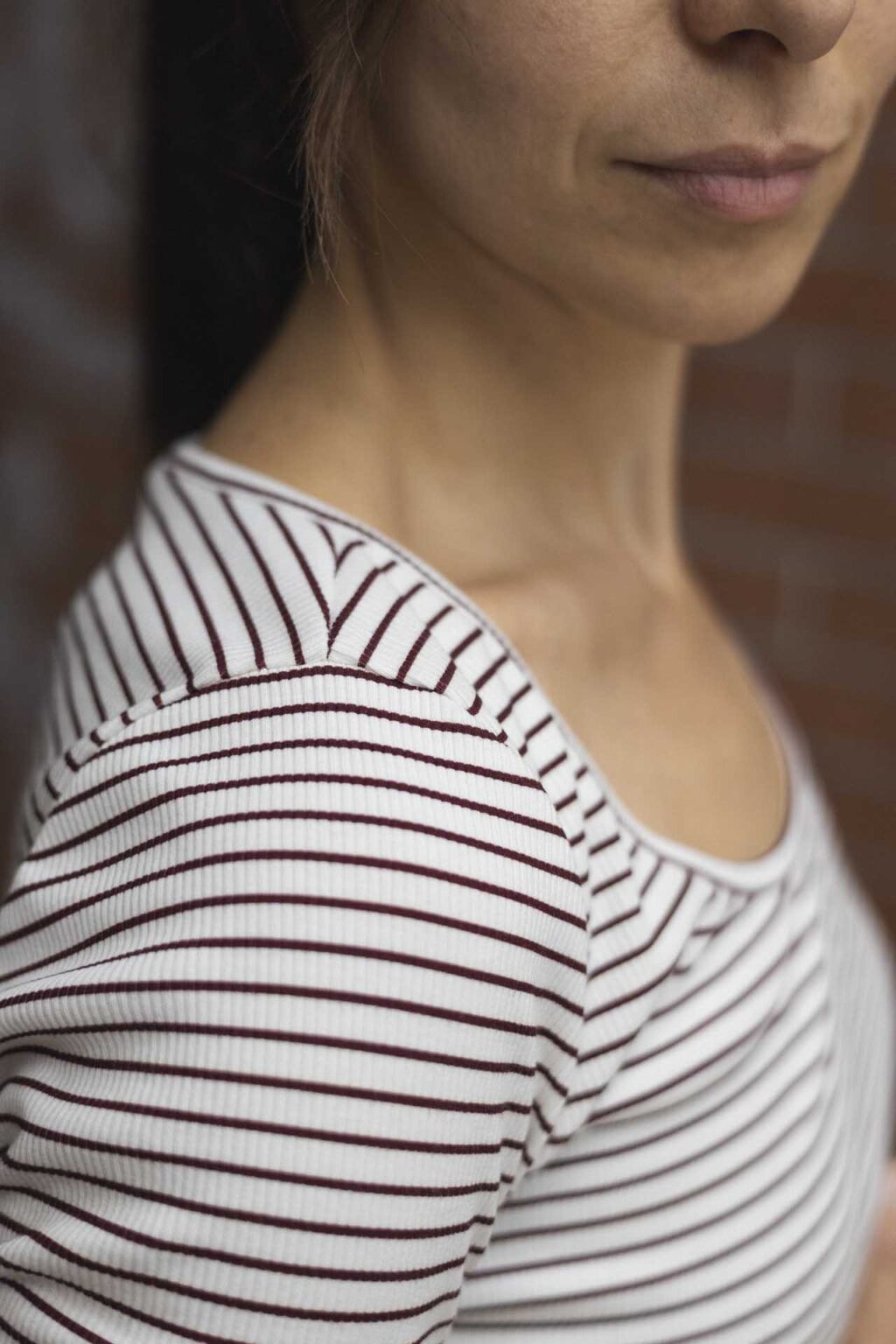T-shirt manica corta a costine righe bordeaux_(7)-misstufi